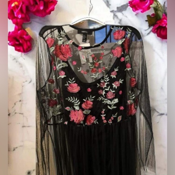 Forever 21 Dresses & Skirts - Forever 21 women evening dresses.